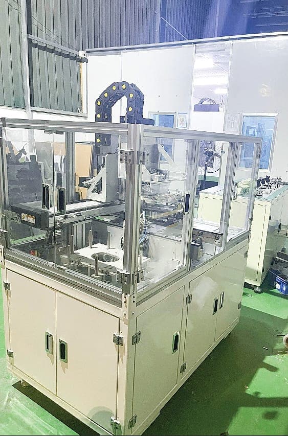 Máy lắp ráp tự động